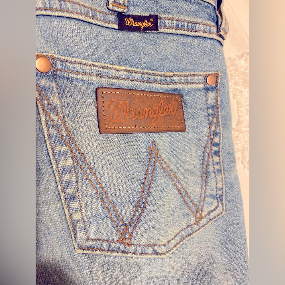 Women’s Wrangler flared jeans